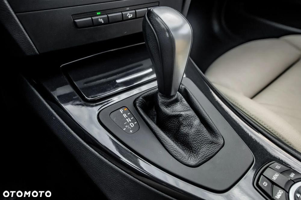 BMW Seria 3 330d xDrive DPF Touring Edition Exclusive - 36