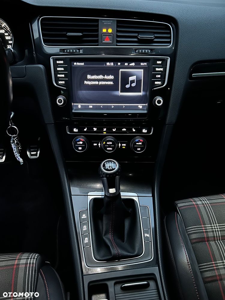 Volkswagen Golf VII 2.0 TSI BMT GTI - 11