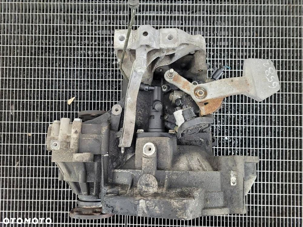 SKRZYNIA BIEGÓW MANUALNA JCR VW GOLF V 1.9 TDI 105 - 2