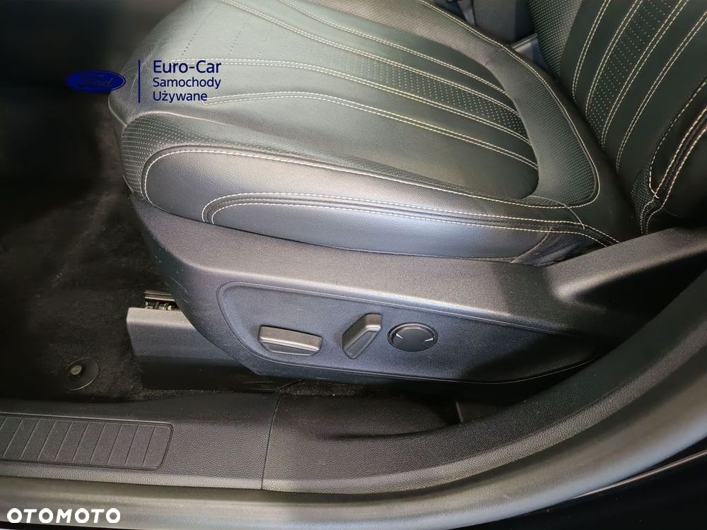 Ford Kuga - 25