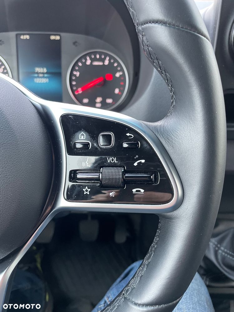 Mercedes-Benz Sprinter - 13