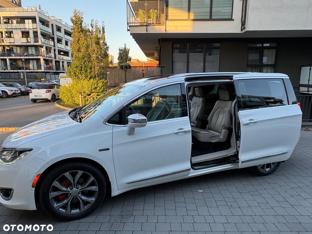 Chrysler Pacifica - 12