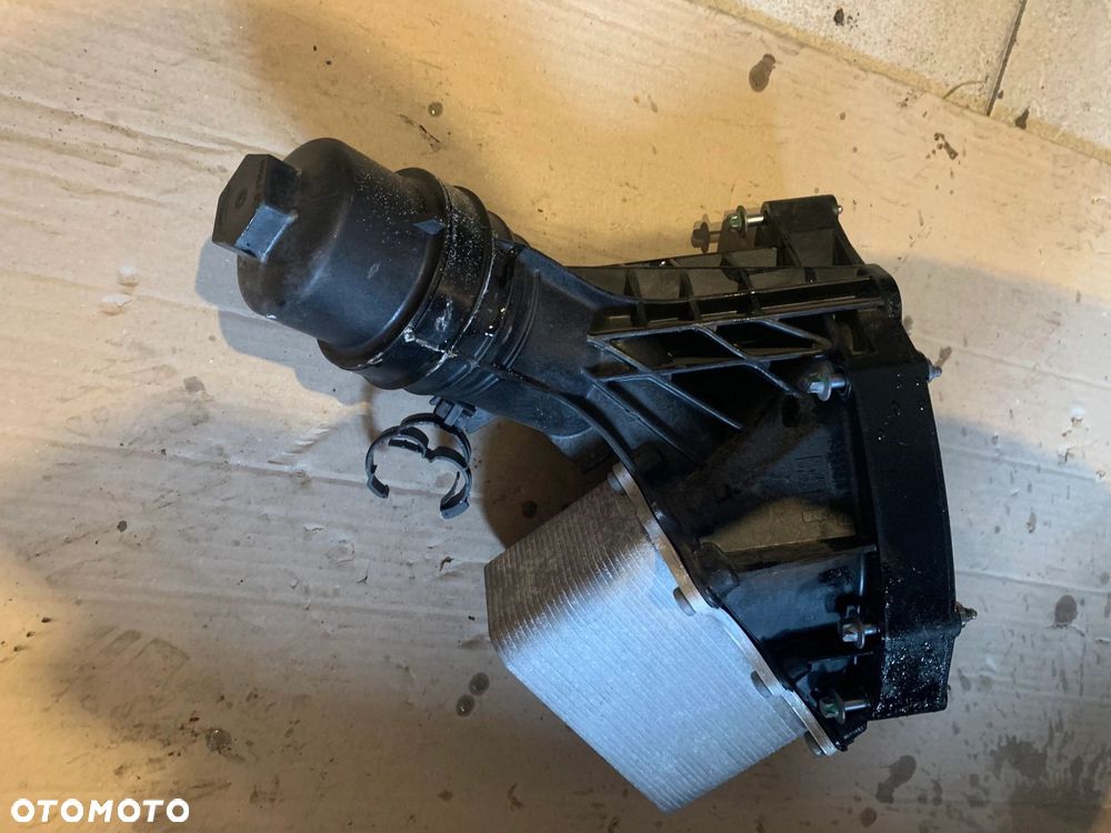 CHŁODNICZKA OBUDOWA FILTRA OLEJU BMW G20 G21 G22 G23 G26 G30 G31 G01 G02 - 5