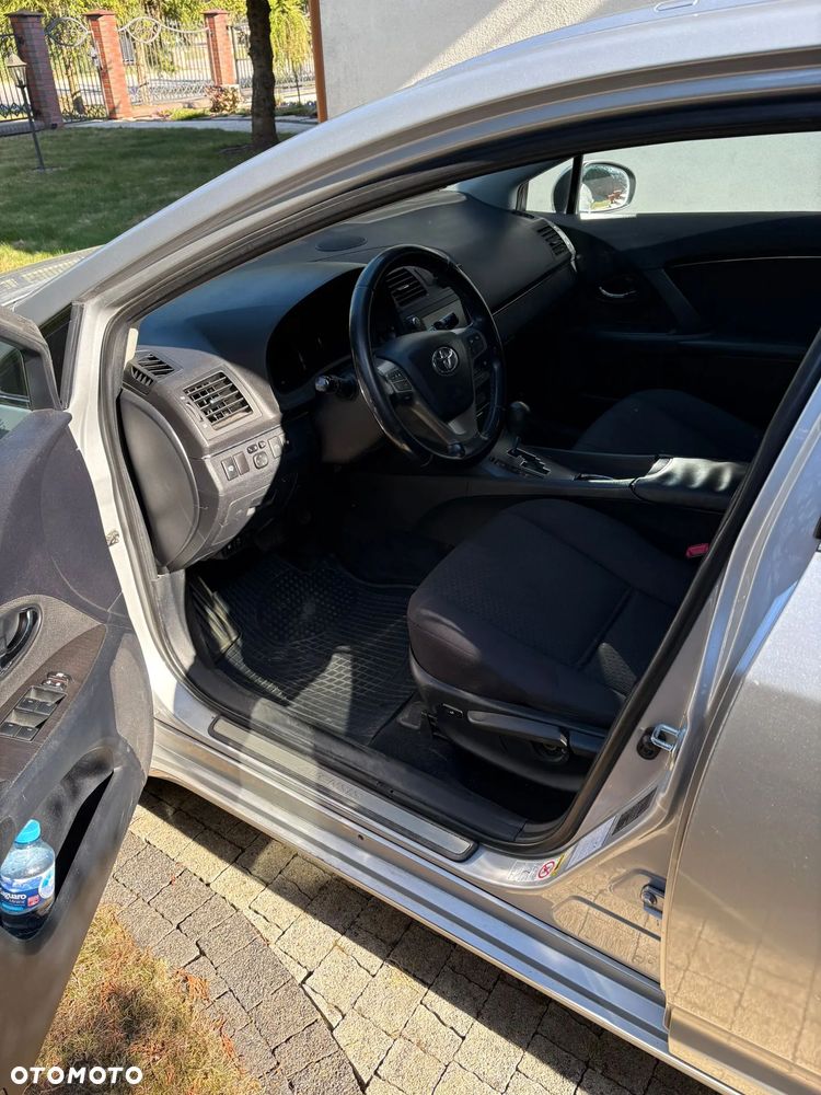 Toyota Avensis - 16