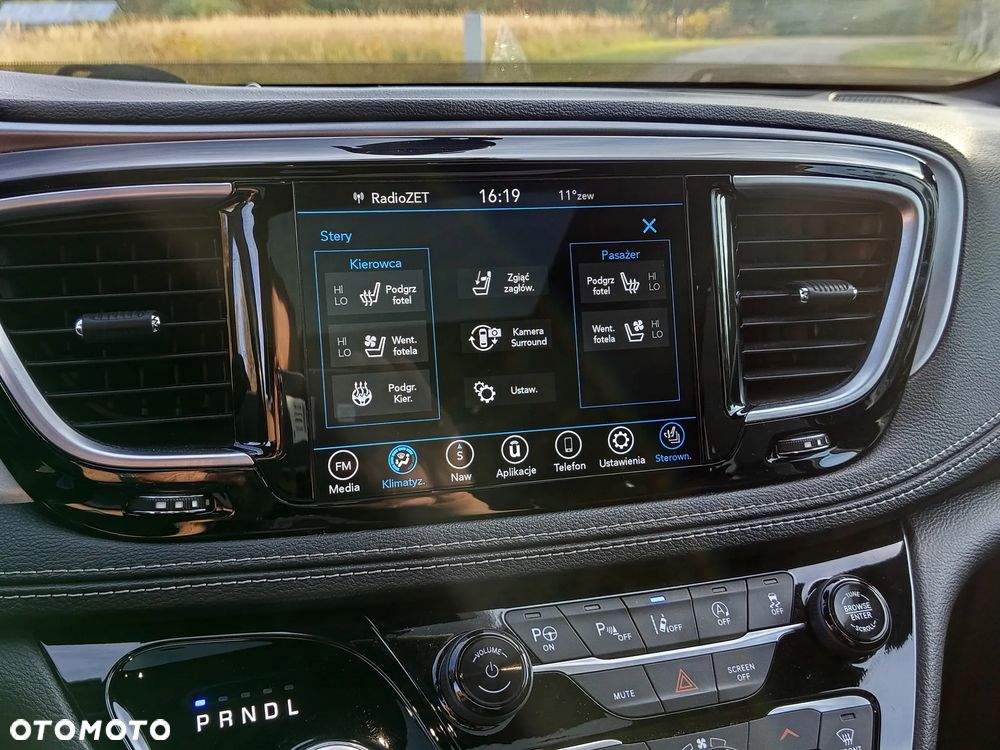 Chrysler Pacifica - 27