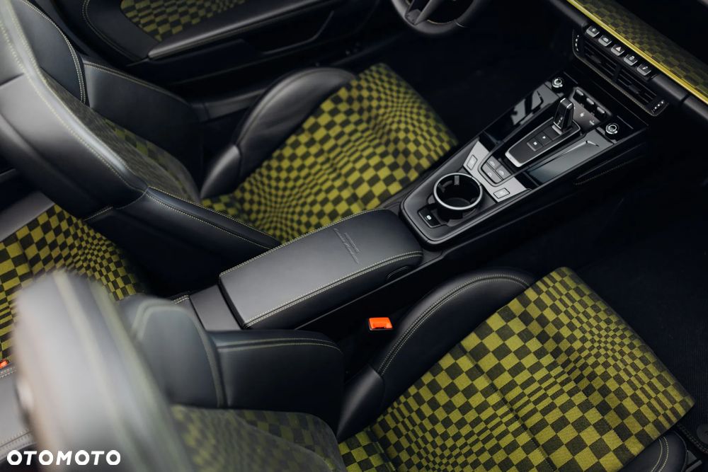 Porsche 911 Carrera T-Hybrid Spirit 70 - 22