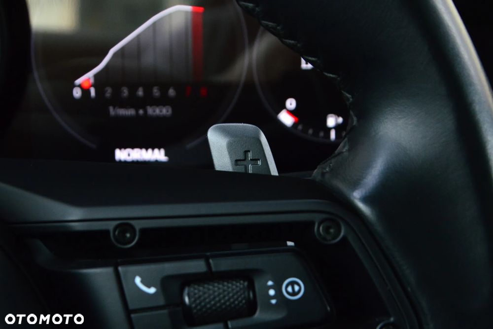 Porsche 911 Carrera 4 GTS - 32