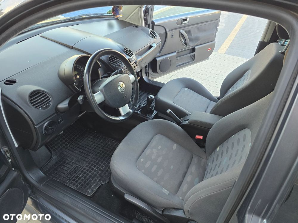 Volkswagen New Beetle - 24