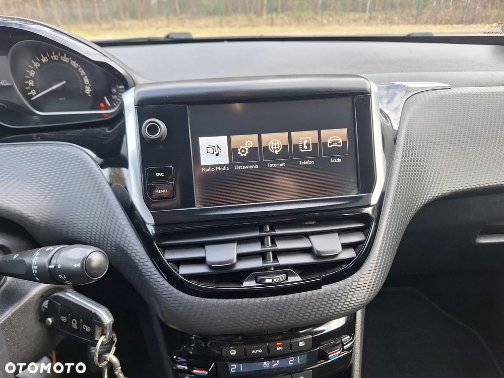 Peugeot 2008 BlueHDi 100 STOP & START Allure - 19
