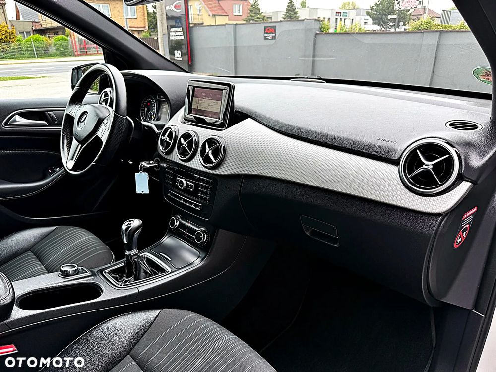 Mercedes-Benz Klasa B 180 AMG Line - 20