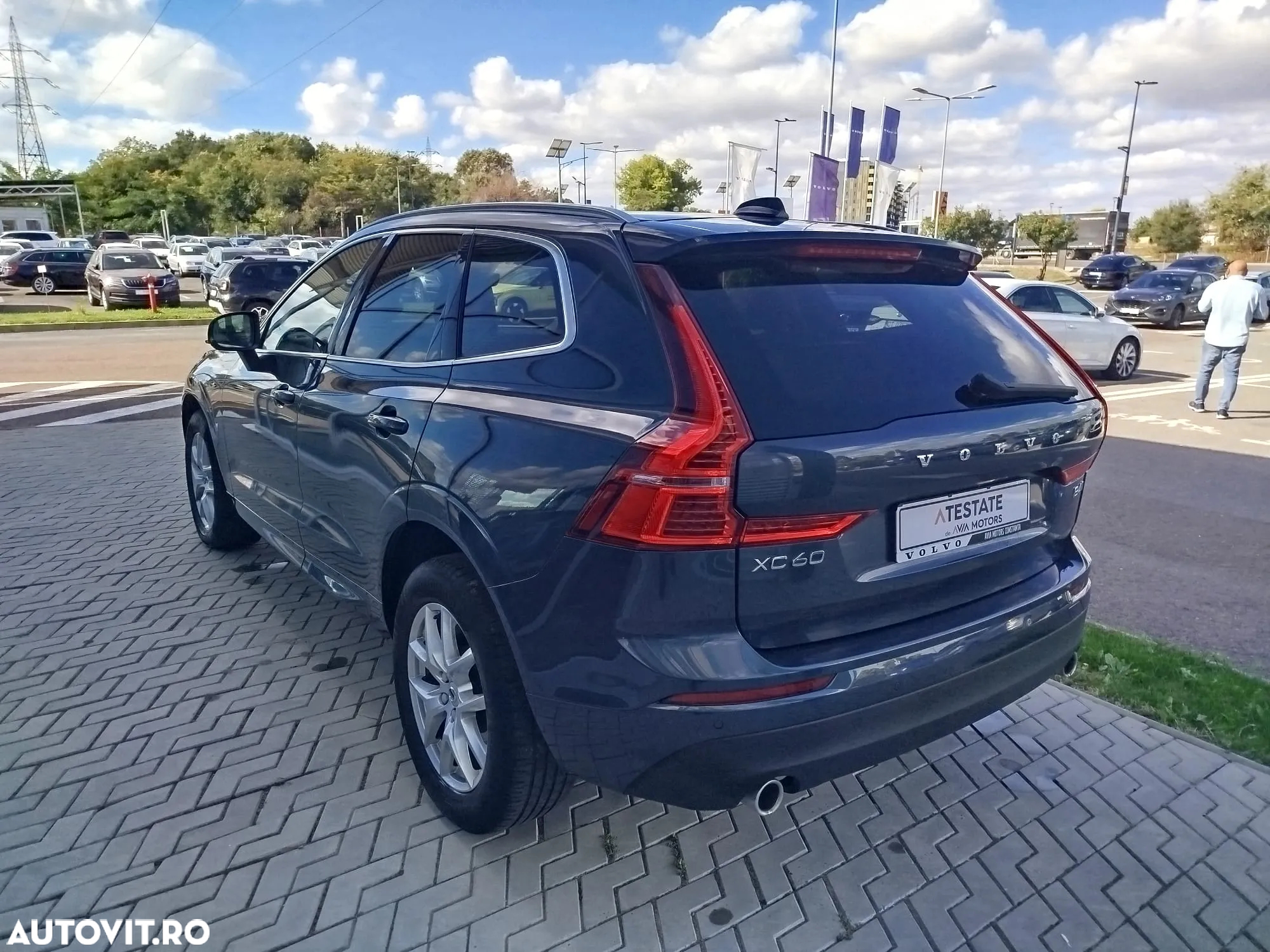 Volvo XC 60 B4 MHEV Momentum Pro - 8