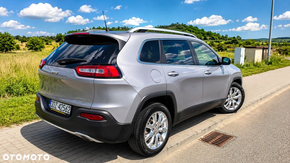 Jeep Cherokee - 4