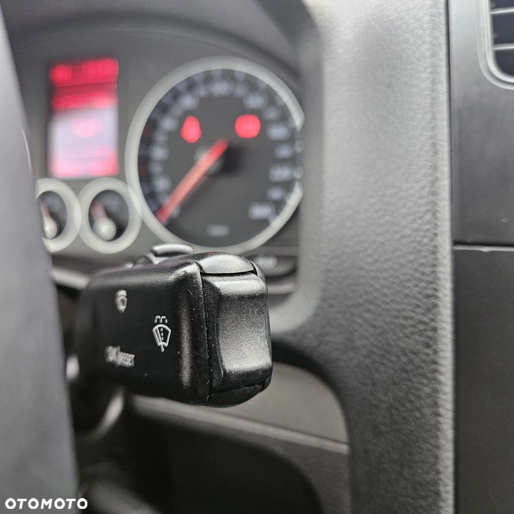 Volkswagen Jetta 1.9 TDI United - 32