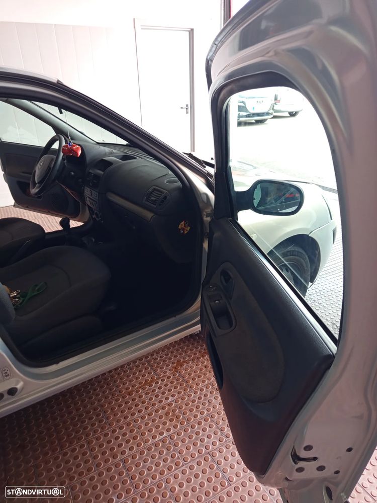 Renault Clio - 14