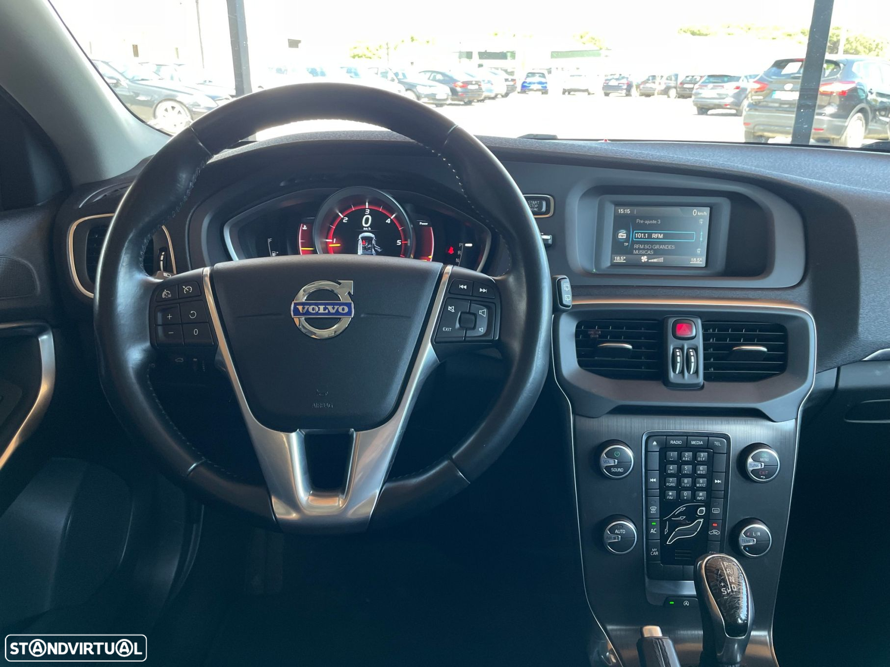 Volvo V40 2.0 D2 Momentum Geartronic - 17