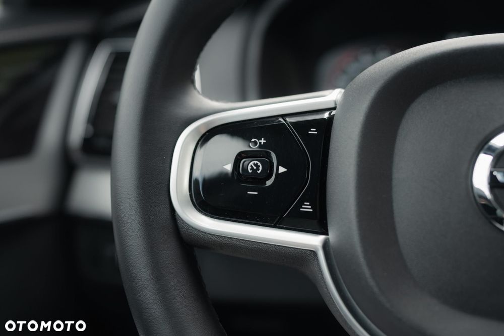 Volvo XC 90 B5 D AWD R-Design - 27