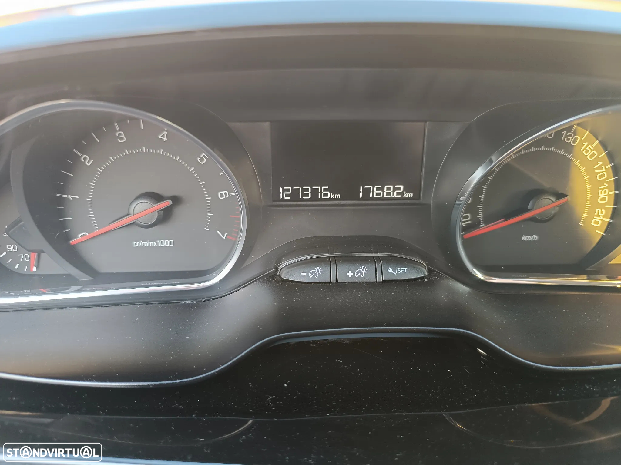 Peugeot 208 1.2 PureTech Allure - 18