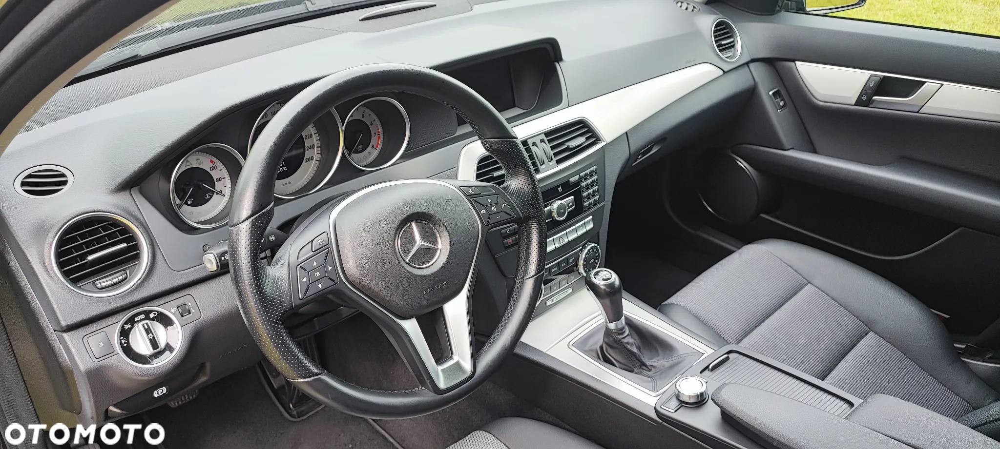 Mercedes-Benz Klasa C 180 CGI BlueEff Avantgarde - 21