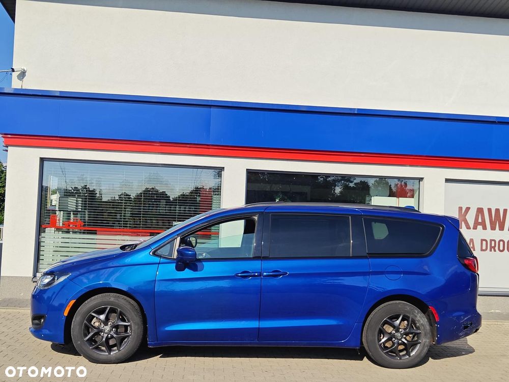 Chrysler Pacifica - 5