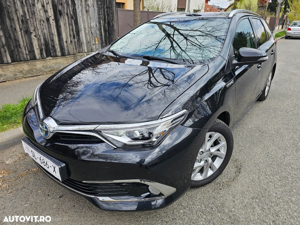 Toyota Auris 1.8 Executive - 1