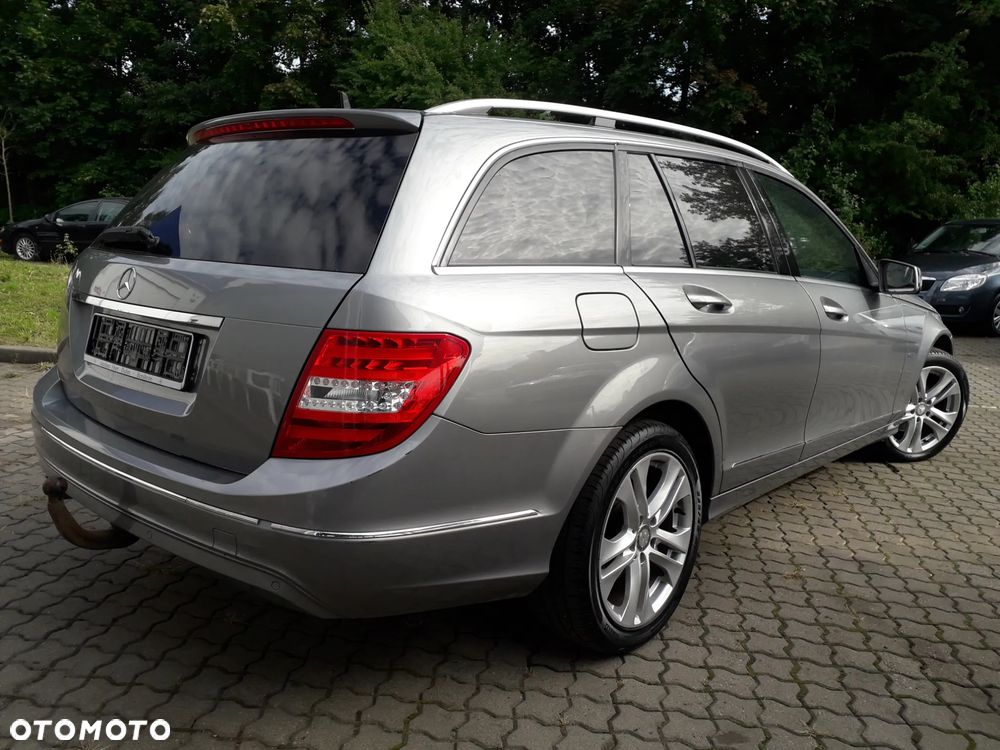 Mercedes-Benz Klasa C 220 CDI 4Matic 7G-TRONIC - 21