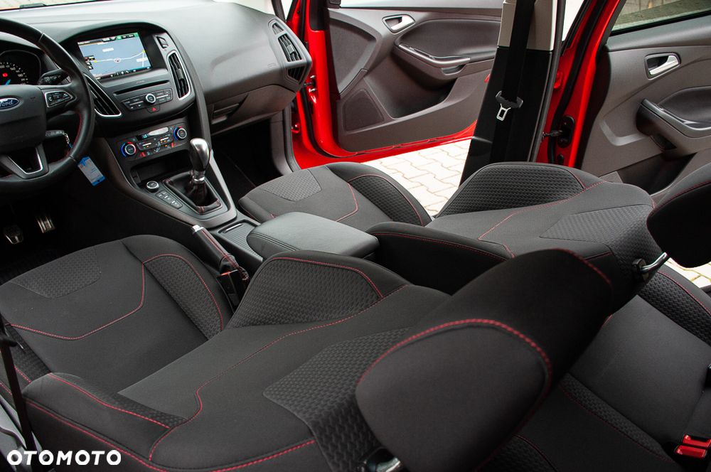 Ford Focus SW 1.5 EcoBoost S&S ST-LINE - 26