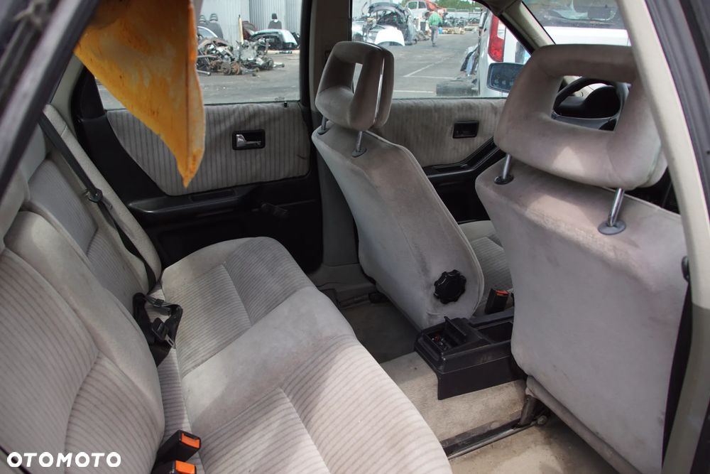Auto na części - Audi 80 B3 1.8 90 KM JN AKM LY7U 1987R Silnik Skrzynia Drzwi Błotnik Klapa Zderzak Lampa Lusterko Klamka Szyba Deska Kokpit Sterownik Moduł Czujnik Licznik Panel Kierownica - 15