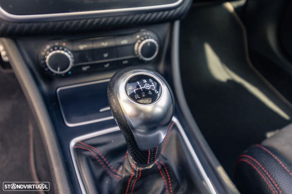 Mercedes-Benz A 250 AMG Line - 9