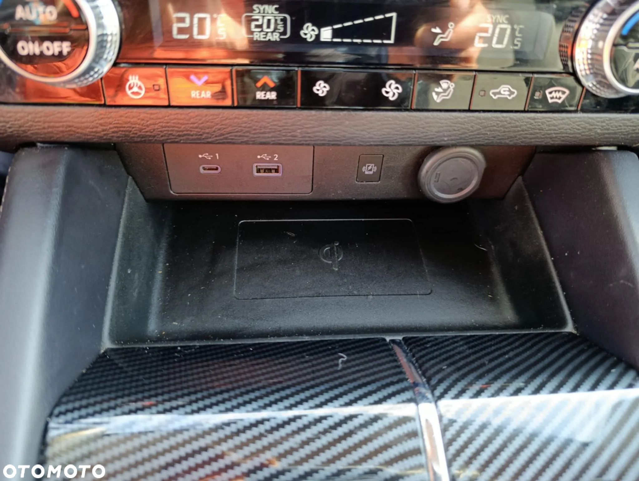 Mitsubishi Outlander 2.4 4WD Plug-In Hybrid Plus - 22