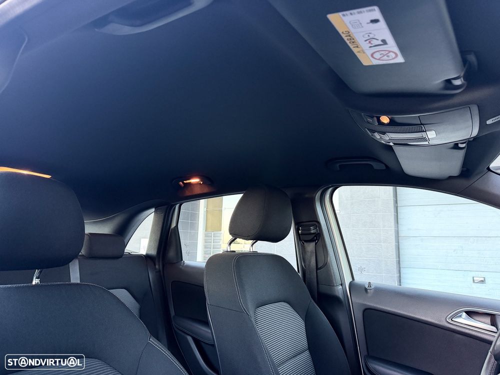 Mercedes-Benz B 180 d Style - 35