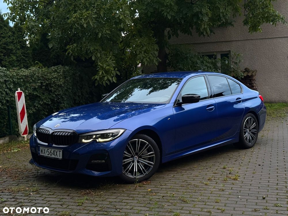 BMW 3 Series 2022 photo 2