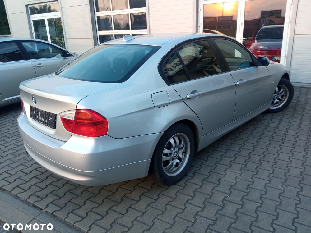 BMW Seria 3 320i - 4