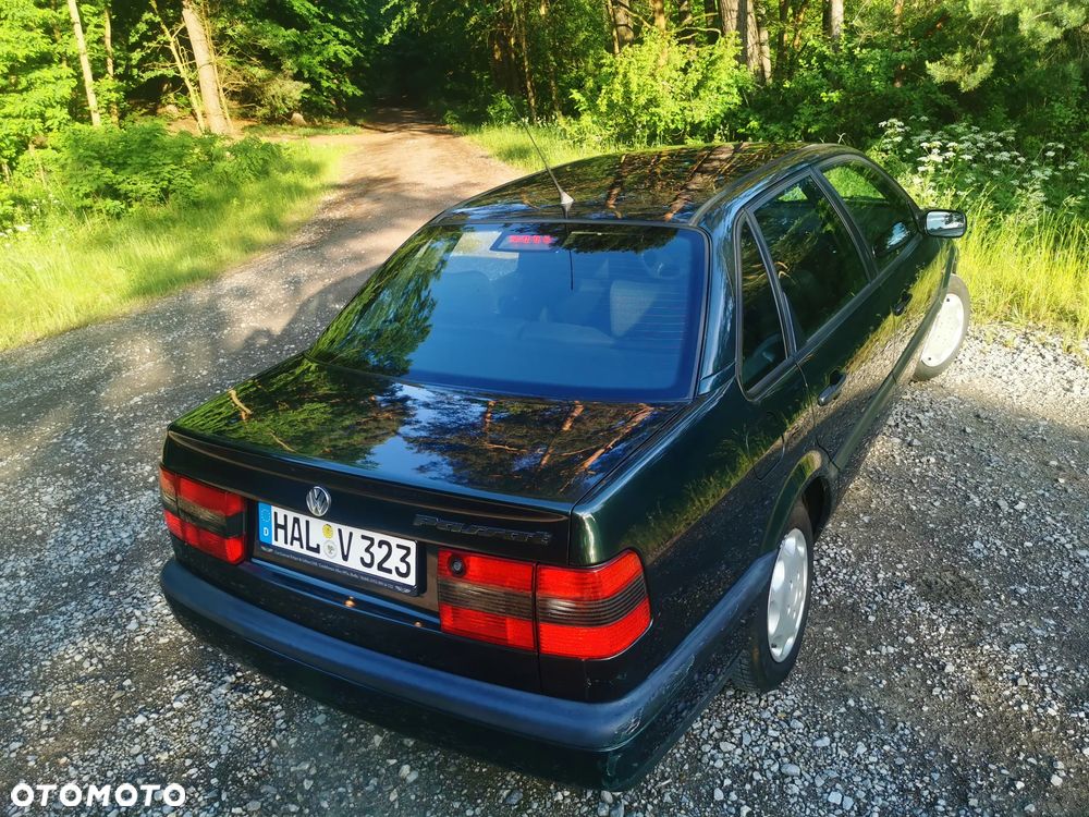 Volkswagen Passat 1.8 GL - 23