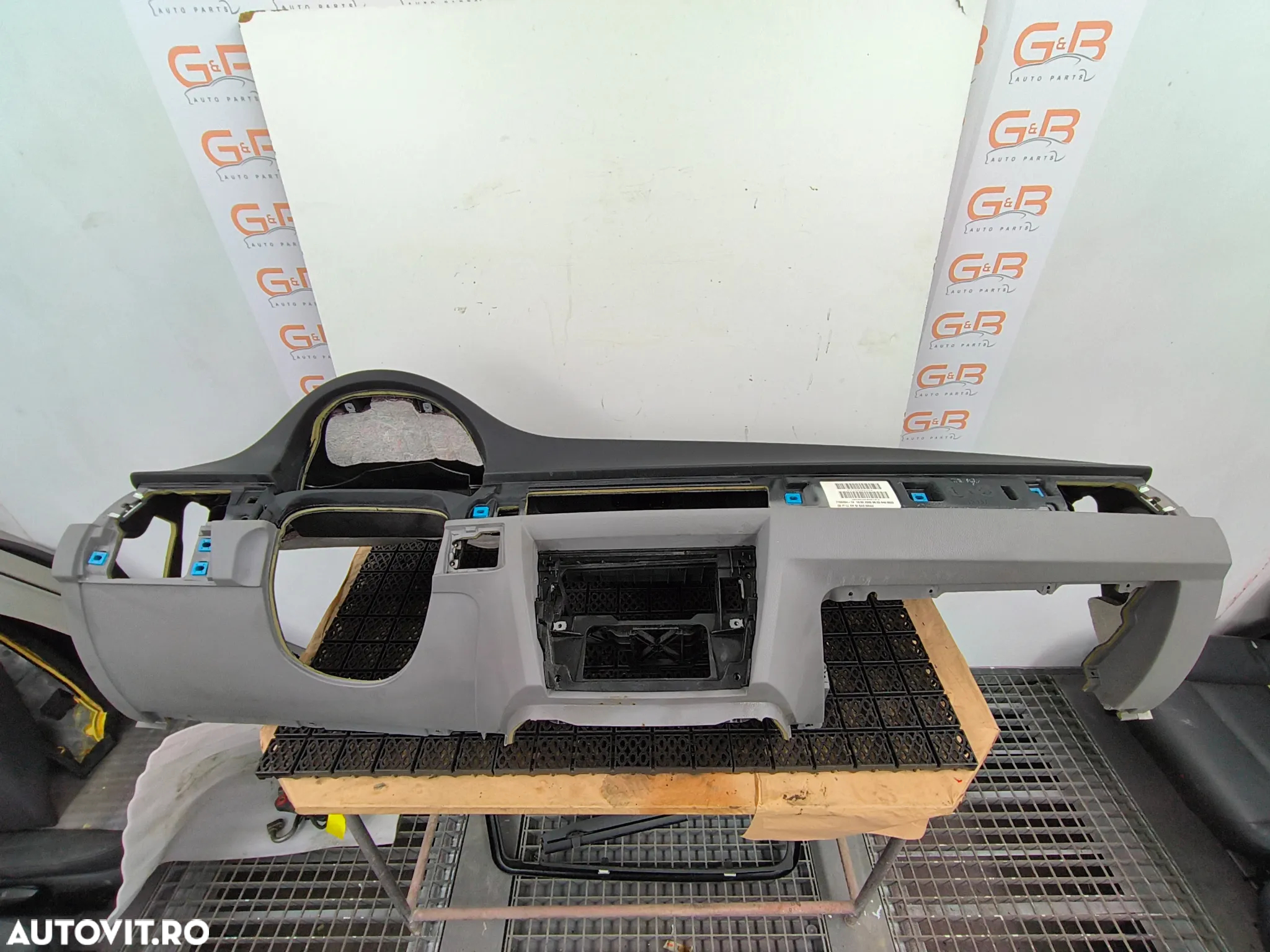 Plansa bord BMW E90/91/92 model fara navigatie cu airbag pasager model cu doua mufe - 3