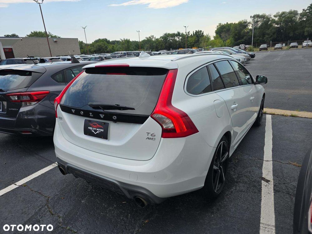 Volvo V60 T6 AWD R-Design - 4