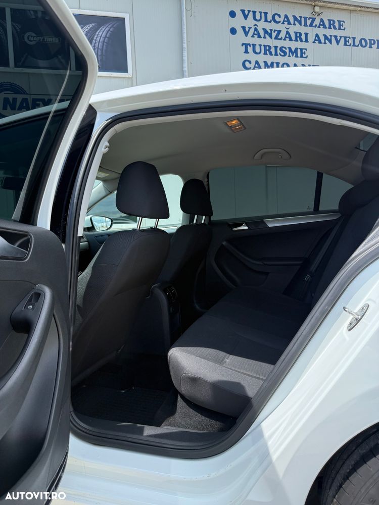 Volkswagen Jetta 2.0 TDI Comfortline - 8