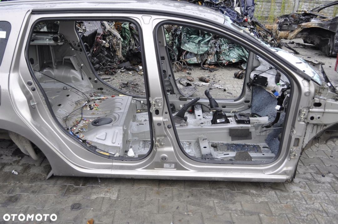 DACIA LOGAN MCV II SŁUPEK PRÓG PRAWY - 1