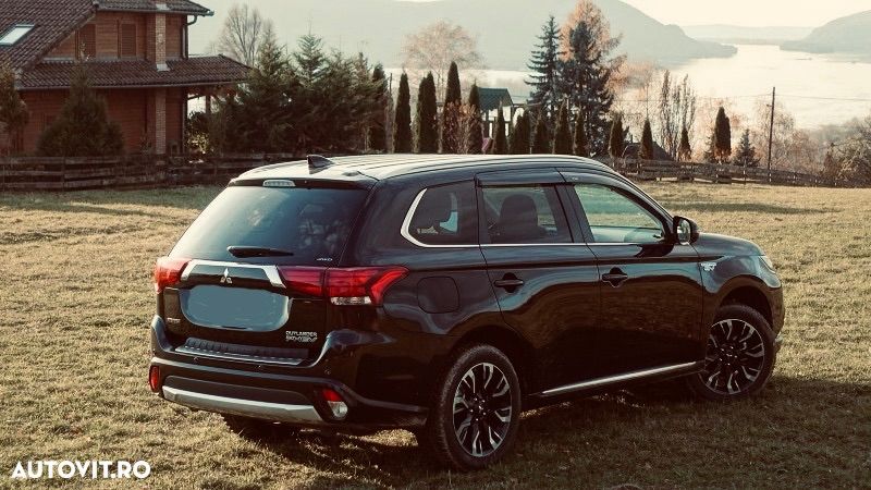 Mitsubishi Outlander 2.0 4WD Plug-In Hybrid Top - 4
