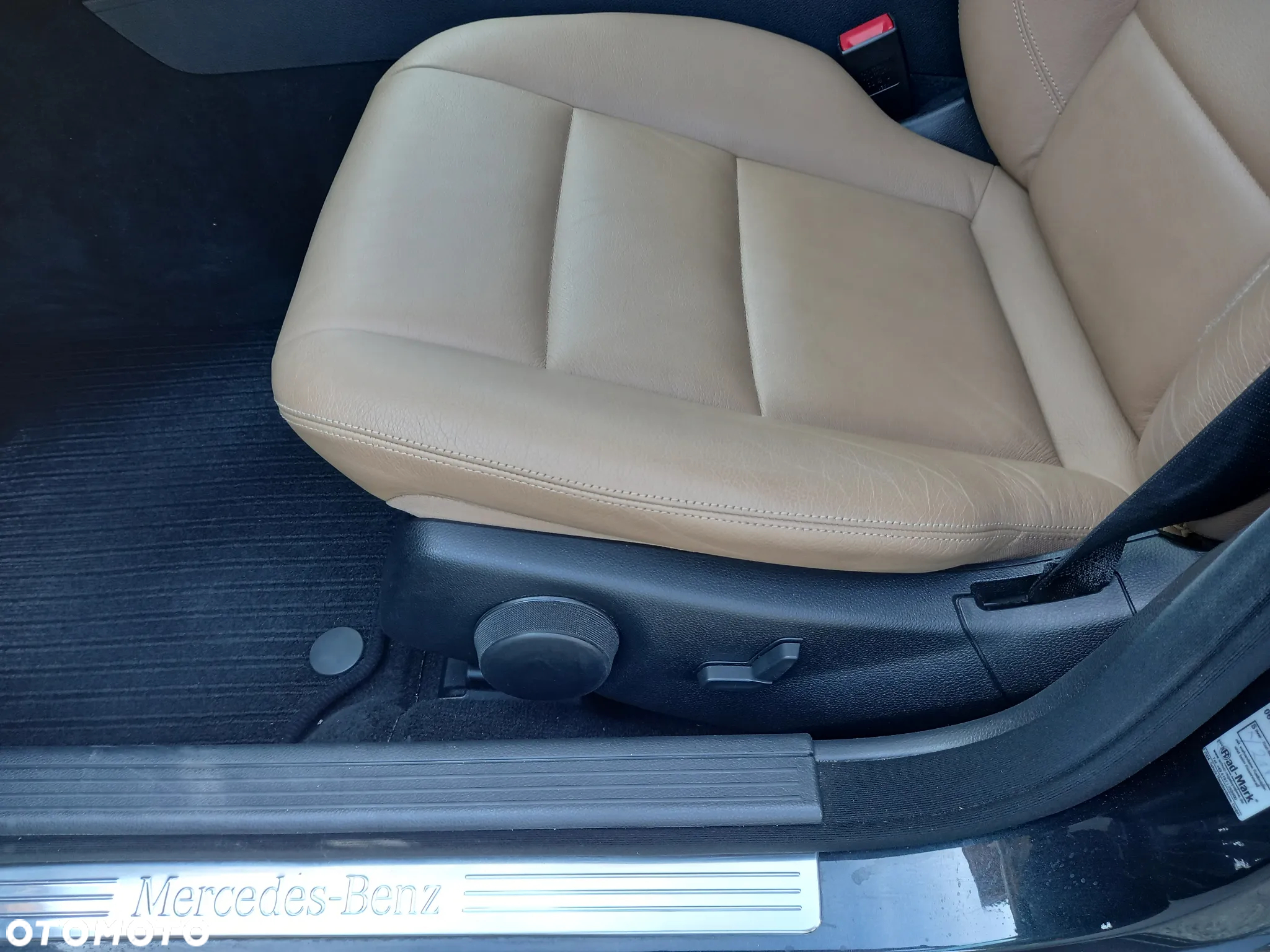 Mercedes-Benz Klasa C 250 CGI BlueEff Avantgarde - 21