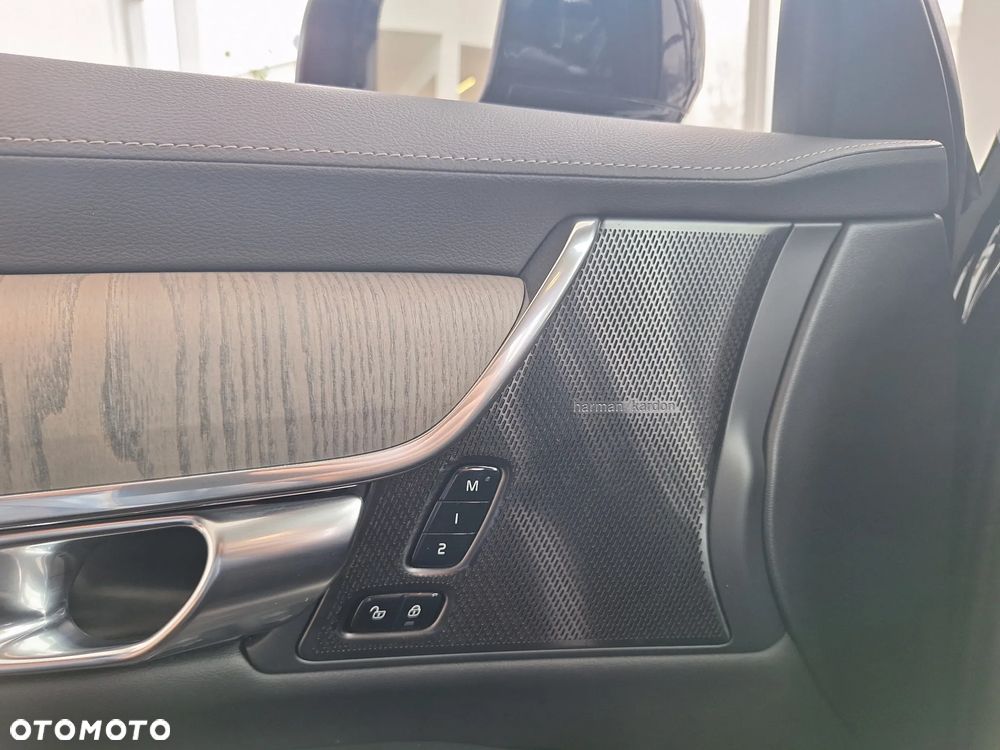 Volvo V90 T8 AWD Plug-In Hybrid Plus Dark - 19