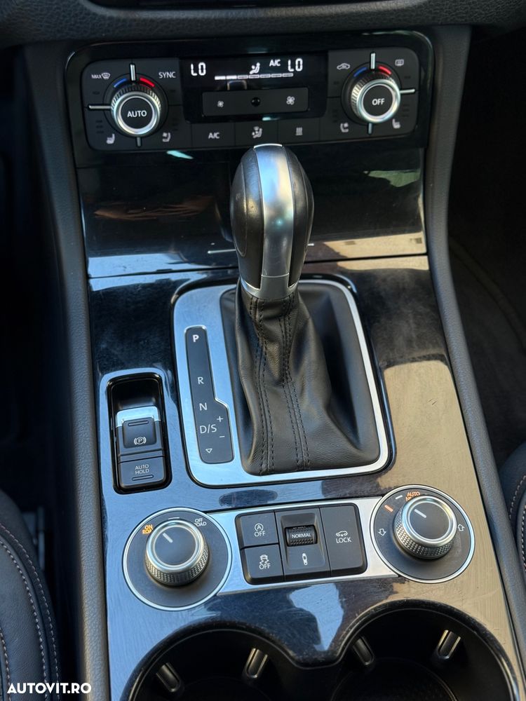 Volkswagen Touareg 3.0 V6 TDI SCR Blue Motion DPF Automatik Terrain Tech Executive Edition - 28