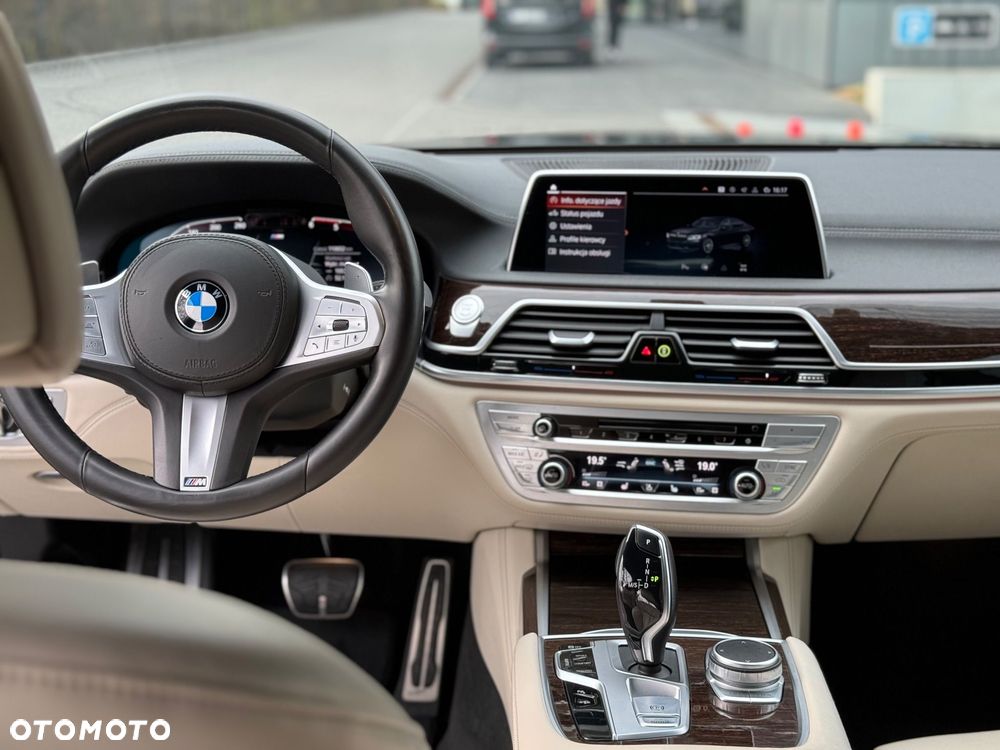 BMW Seria 7 730d xDrive mHEV - 8
