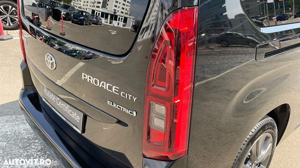 Toyota Proace 136 CP 50 kWh L2 6+1 Family+ - 23