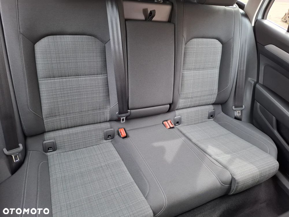 Volkswagen Passat 1.5 TSI EVO Business - 31