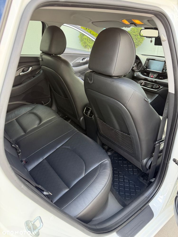 Hyundai i30 1.4 T-GDI Premiere Luxury DCT - 11