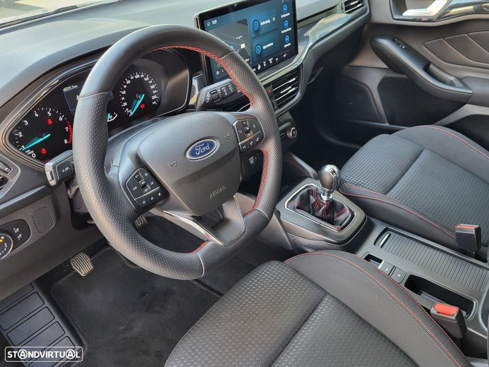 Ford Focus 1.0 EcoBoost MHEV ST-Line — fotografia 10