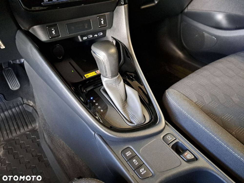 Toyota Yaris Hybrid 1.5 Style - 26