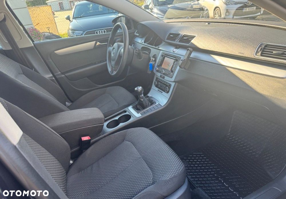 Volkswagen Passat - 24
