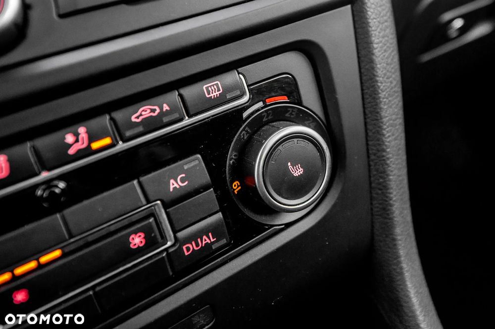 Volkswagen Golf 2.0 TDI DPF Highline - 30