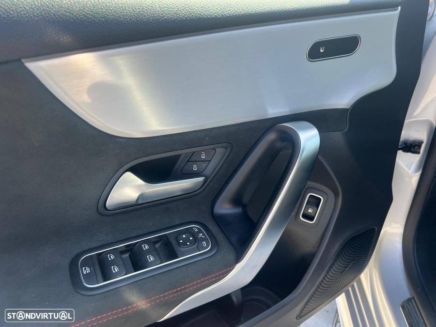 Mercedes-Benz A 250 e AMG Line - 11